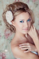 /album/svadebnye-pricheski-po-tipu-aksessuarov-s-tsvetami/a11875221-7-jpg1/