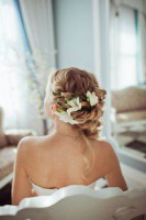 /album/svadebnye-pricheski-po-tipu-aksessuarov-s-tsvetami/a269517421-6-jpg/