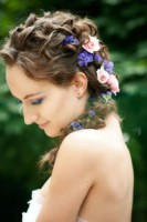 /album/svadebnye-pricheski-po-tipu-aksessuarov-s-tsvetami/a269569221-6-jpg/