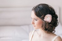 /album/svadebnye-pricheski-po-tipu-aksessuarov-s-tsvetami/a336677821-7-jpg/