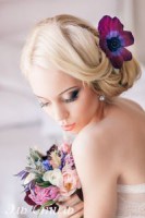/album/svadebnye-pricheski-po-tipu-aksessuarov-s-tsvetami/a352742221-6-jpg/