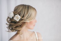 /album/svadebnye-pricheski-po-tipu-aksessuarov-s-tsvetami/a387904021-7-jpg/