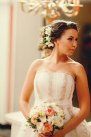 /album/svadebnye-pricheski-po-tipu-aksessuarov-s-tsvetami/a662137221-6-jpg/